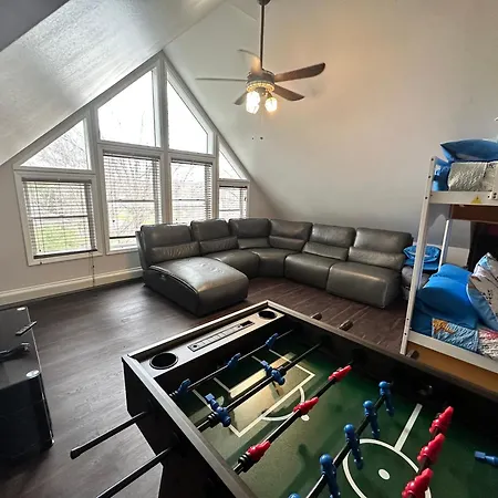 Family Fun Apt! Kid Friendly Loft, Coffee, Popcorn, Snowcones, Games, Poker